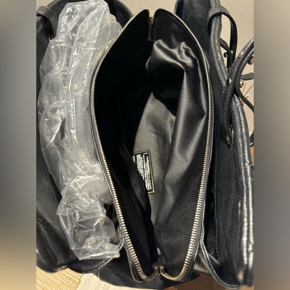 ❌SOLD❌ Authentic CHANEL On the Road Tote (Large) - Picture 9 of 14